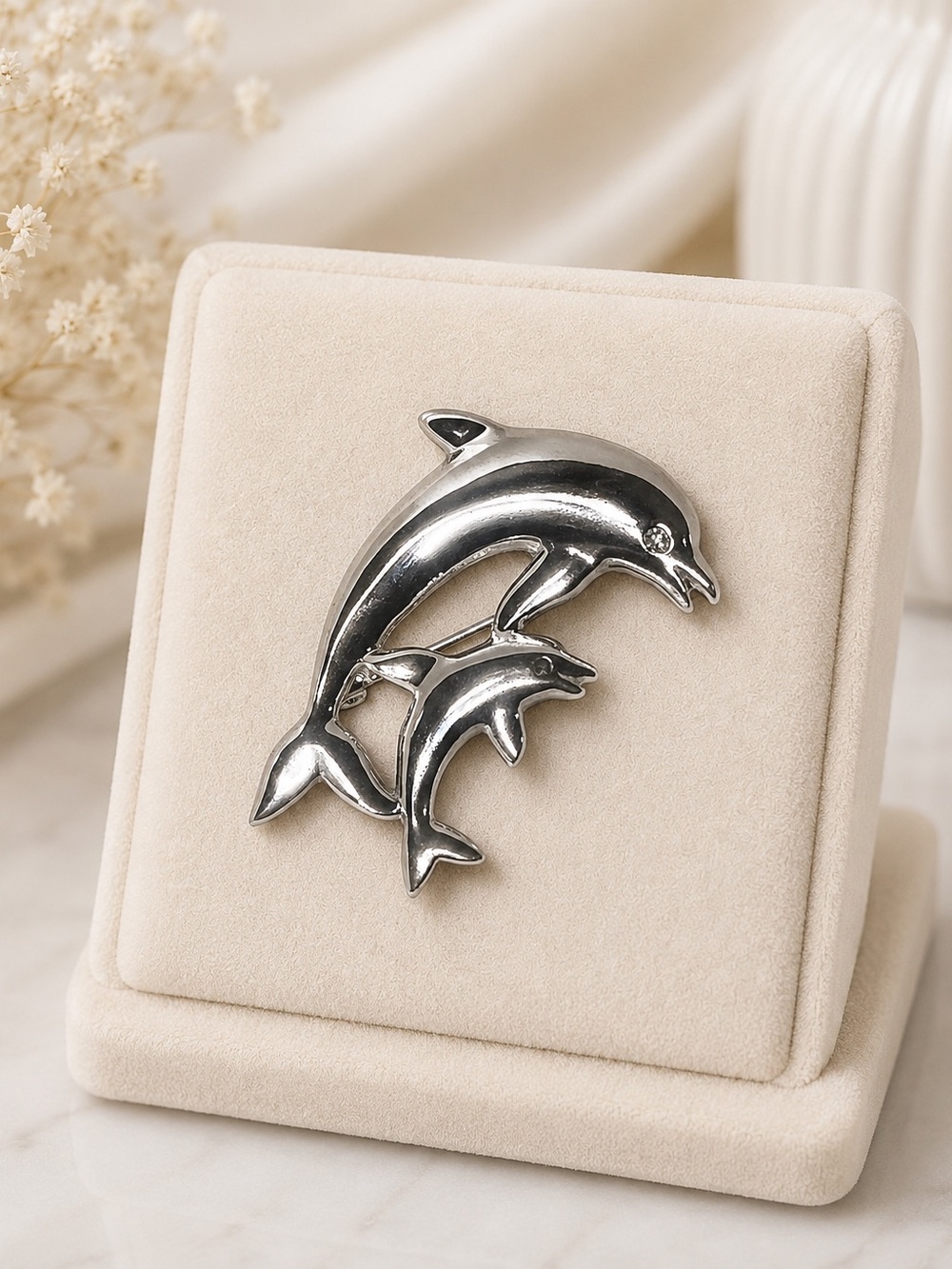 Mii Elegant Silver Dolphin Brooch